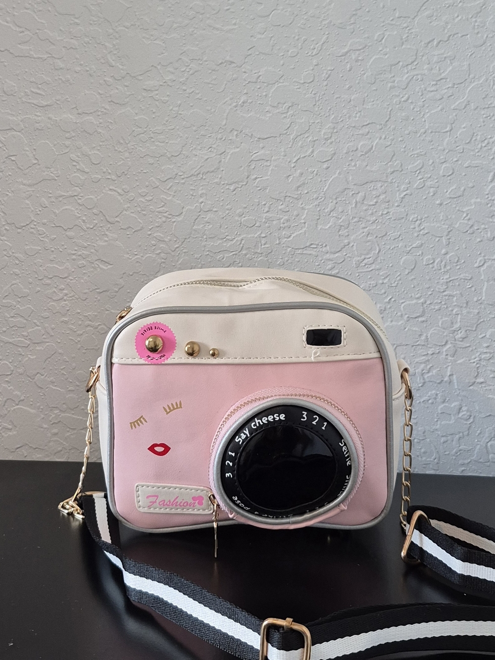 Say Cheese Camera Novelty Crossbody Bag – Pink & White Faux Leather